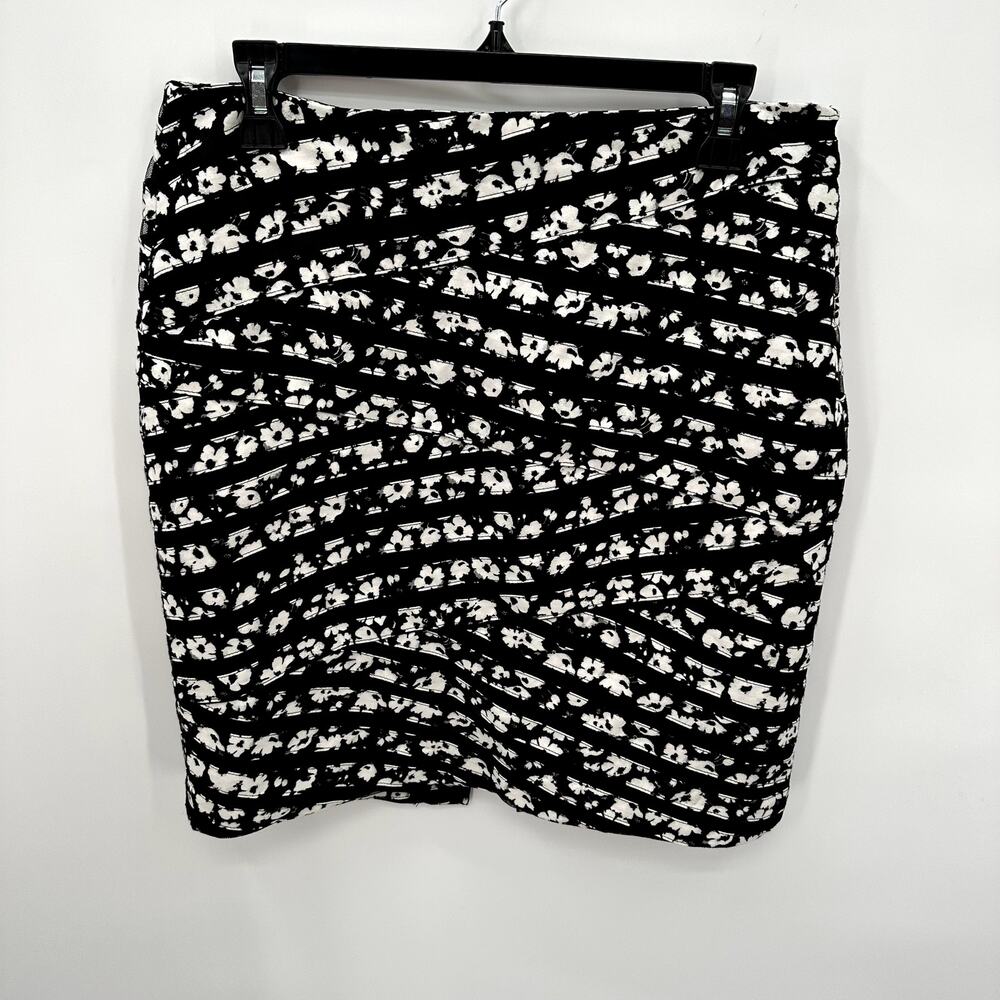 White House Black Market Black and White Asymmetrical Striped Pencil Skirt // 6